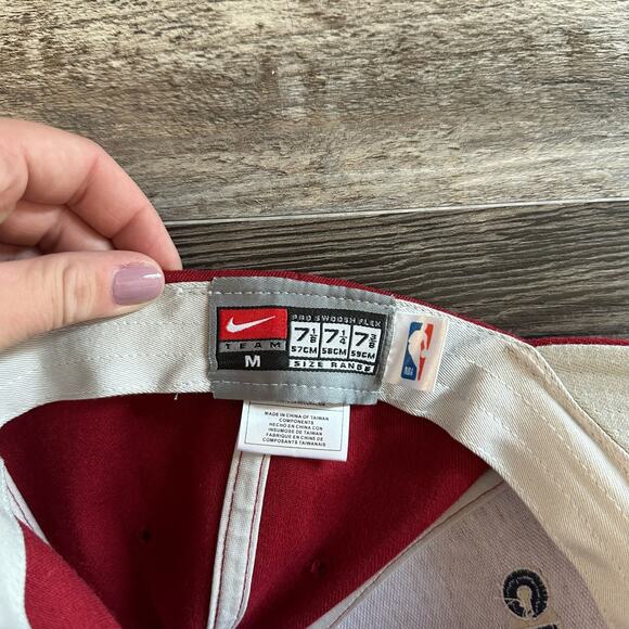 Vintage‎ Red Nike Red NBA Cleveland Cavaliers Spell Out Swoosh Hat 2000s Y2K M - Picture 6 of 7